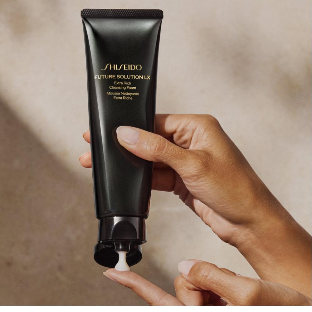Shiseido -Future Solution LX - Mousse Nettoyante Extra Riche
