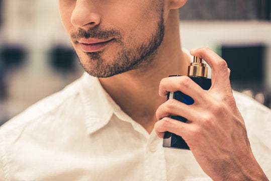 Charisme et énergie : comment les parfums masculins exaltent la confiance