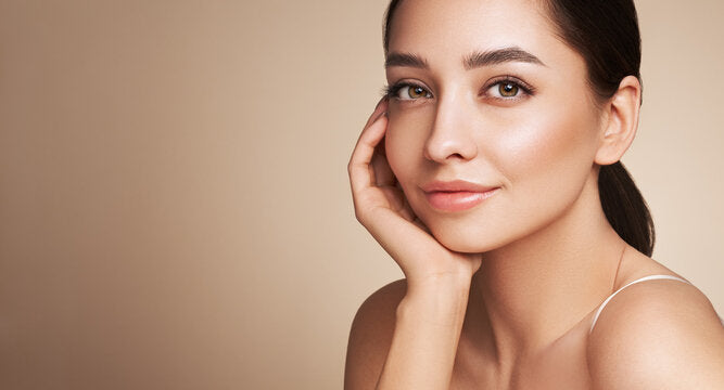 L’éclat suprême : quand la beauté se teinte d’or et de bien-être