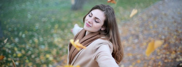 La féminité épanouie : la beauté qui célèbre la joie