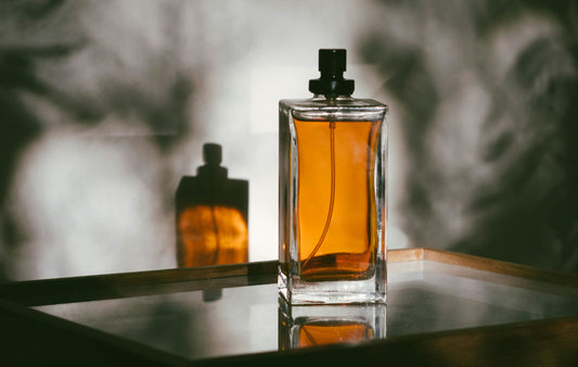 Mystère et lumière : quand une fragrance devient une signature universelle