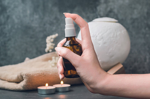 Faut-il utiliser un parfum et une brume corporelle en même temps ?